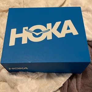 HOKA running shoes in 9.5, Nimbus Cloud, Luminary Grey. Bondi 8